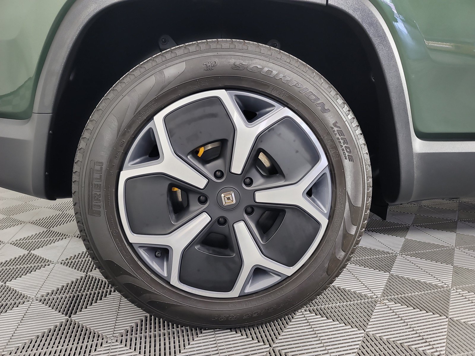 Used 2024 Rivian R1S Adventure AWD/4WD image 12
