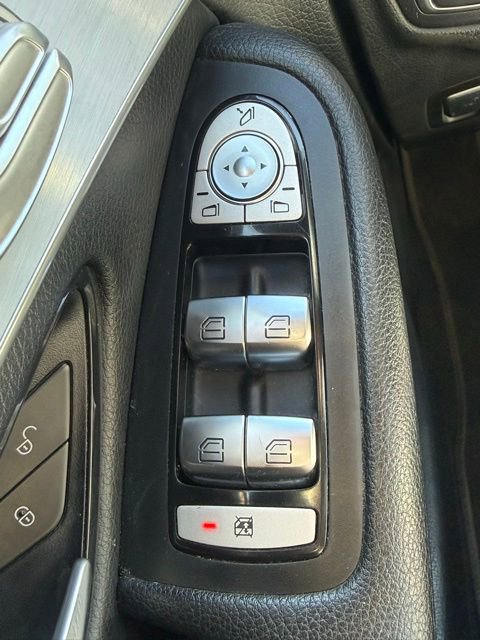 Used 2019 Mercedes-Benz GLC 300 image 17