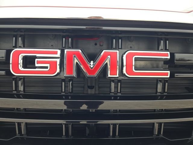 Used 2023 GMC Yukon SLE w/ Gmc Pro Safety Plus Package image 17
