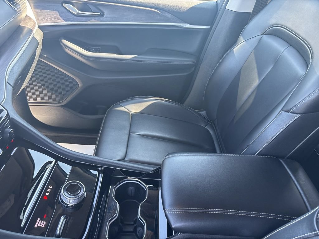 Certified 2023 Jeep Grand Cherokee Limited w/ Black Appearance Package AWD/4WD image 26