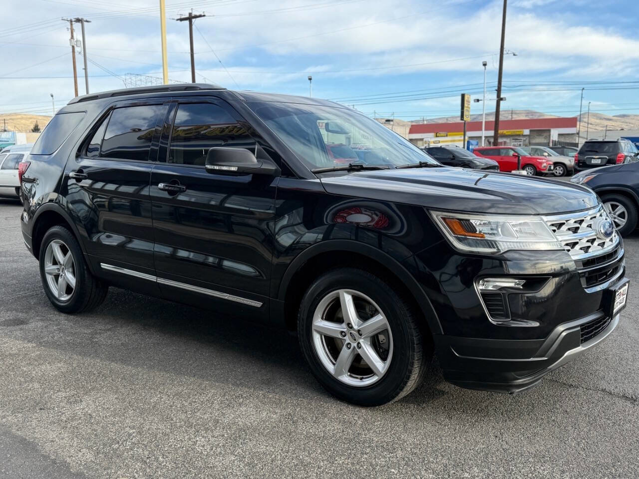 Used 2019 Ford Explorer XLT w/ Equipment Group 201A image 2