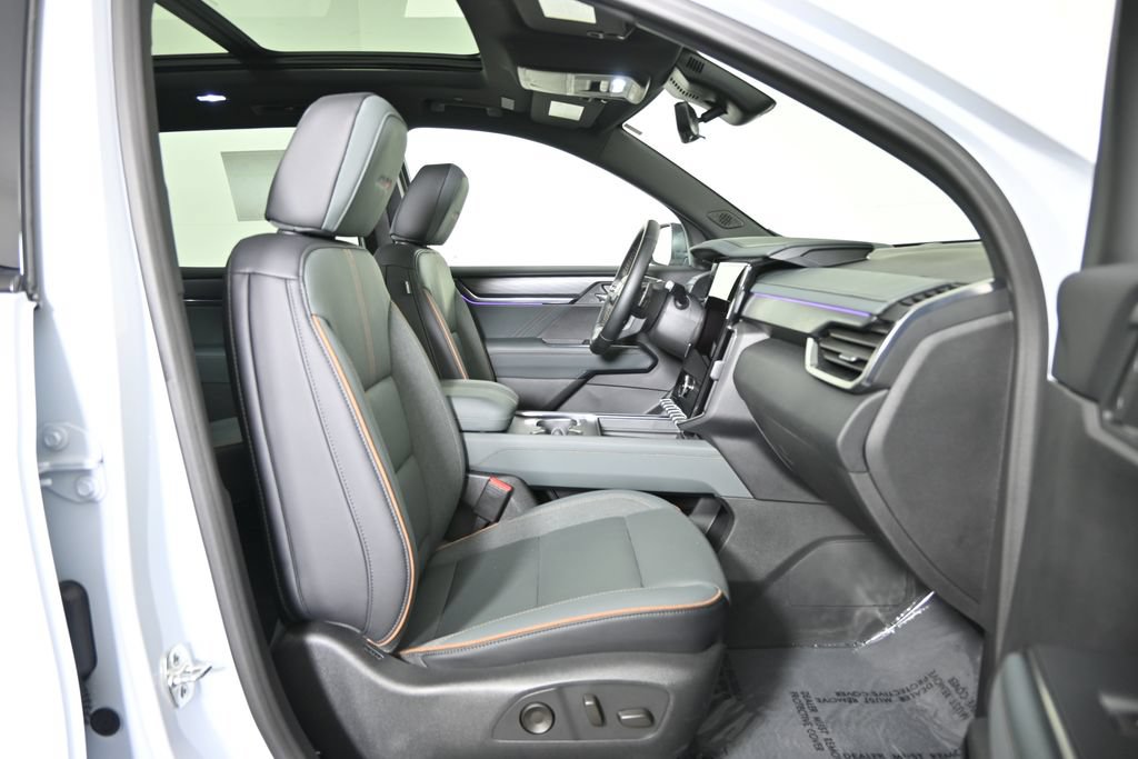 Used 2026 GMC Acadia AT4 w/ Luxury Package AWD/4WD image 13