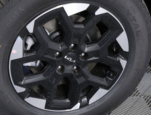 Certified 2025 Kia Sorento S w/ Panoramic Sunroof Package image 7