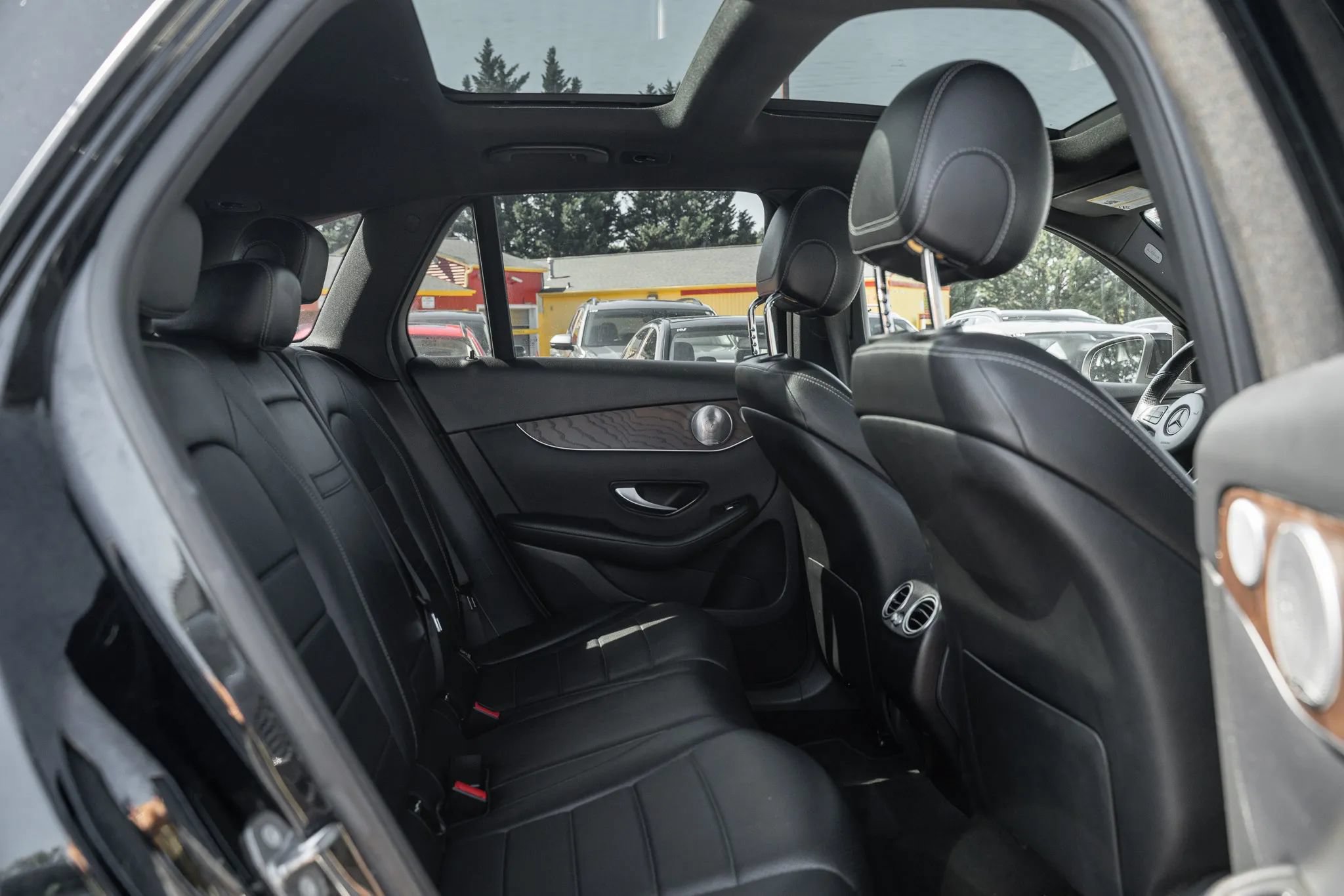 Used 2019 Mercedes-Benz GLC 300 4MATIC w/ Premium Package image 11