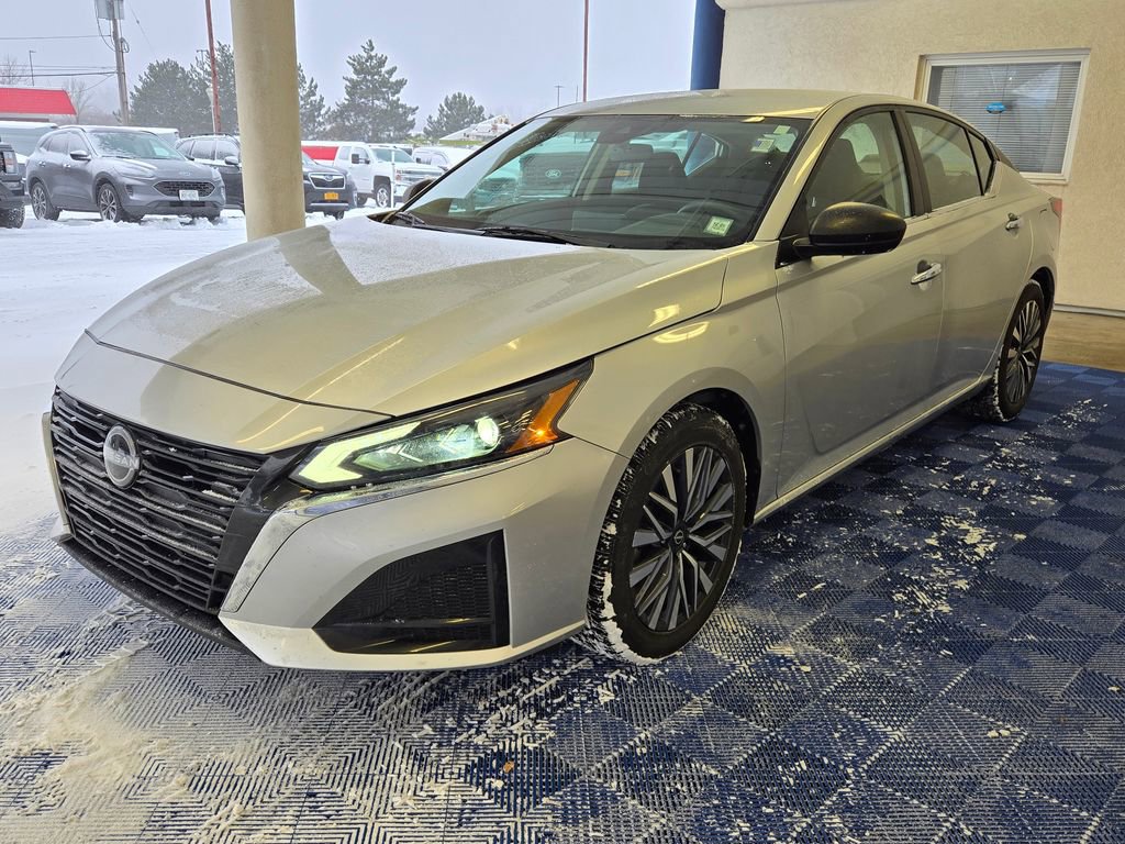 Used 2024 Nissan Altima 2.5 SV image 3