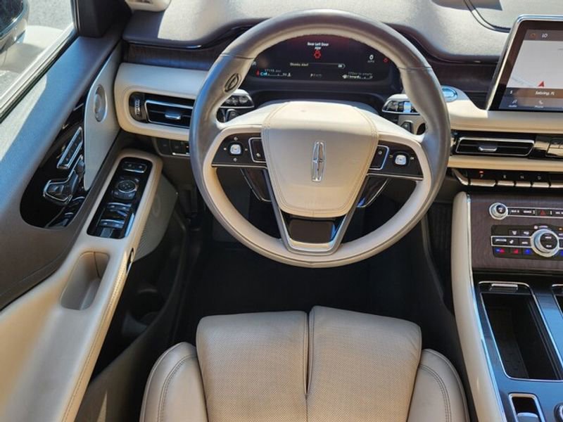 Used 2023 Lincoln Aviator Reserve w/ Equipment Group 201A image 10