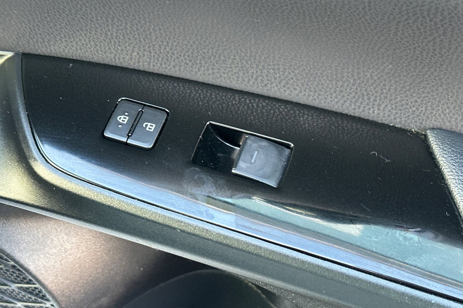 Certified 2022 Toyota Prius LE image 23