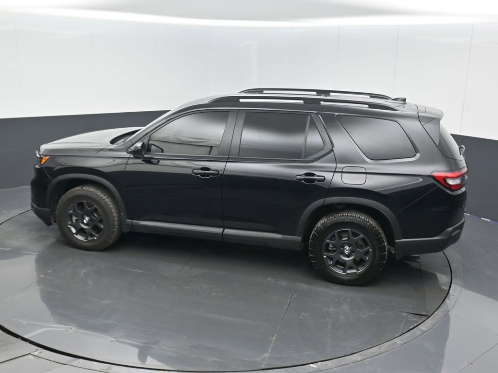 Used 2025 Honda Pilot TrailSport image 15