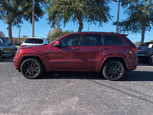 Used 2020 Jeep Grand Cherokee Altitude image 3