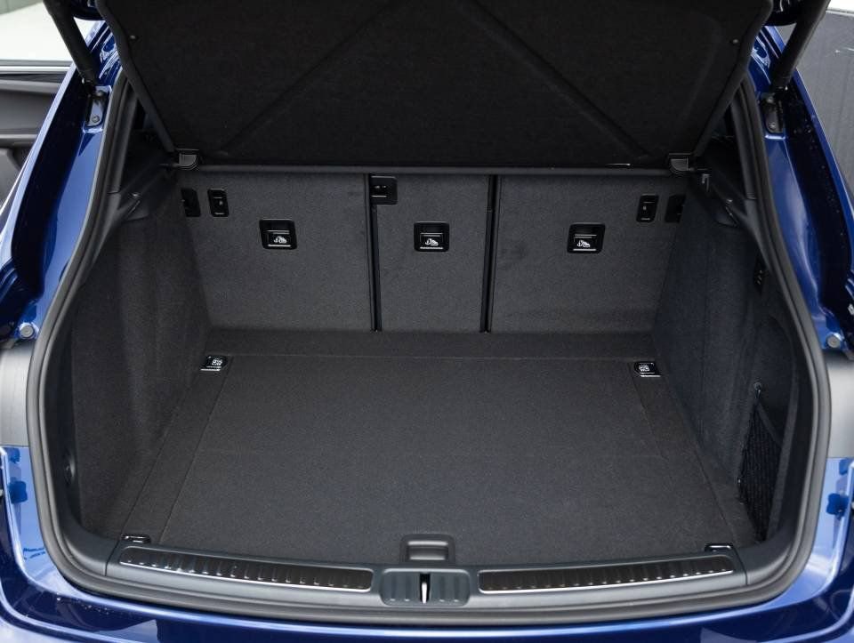 Certified 2025 Porsche Macan Turbo image 29