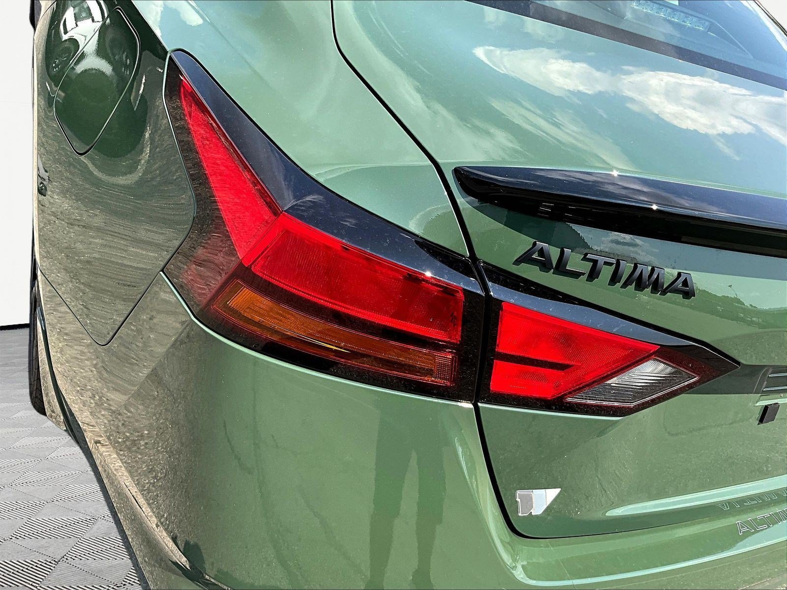 New 2026 Nissan Altima 2.5 SR w/ SR Midnight Edition Package FWD image 15