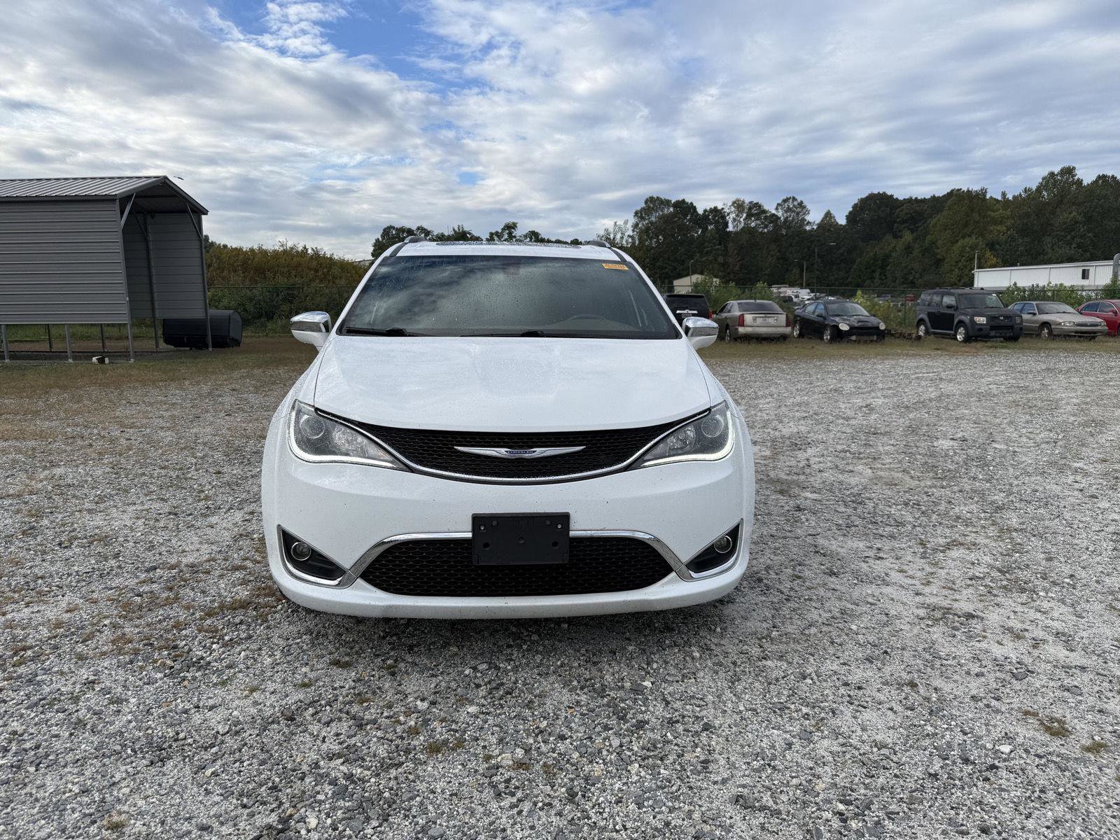 Used 2020 Chrysler Pacifica Limited w/ Tire & Wheel Group image 8