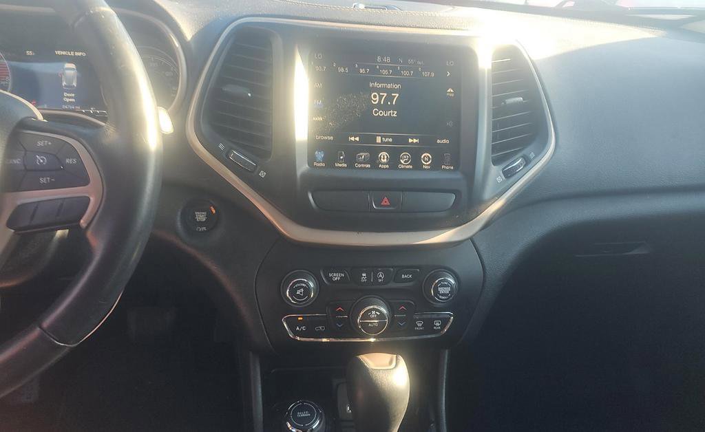 Used 2016 Jeep Cherokee Limited AWD/4WD image 13