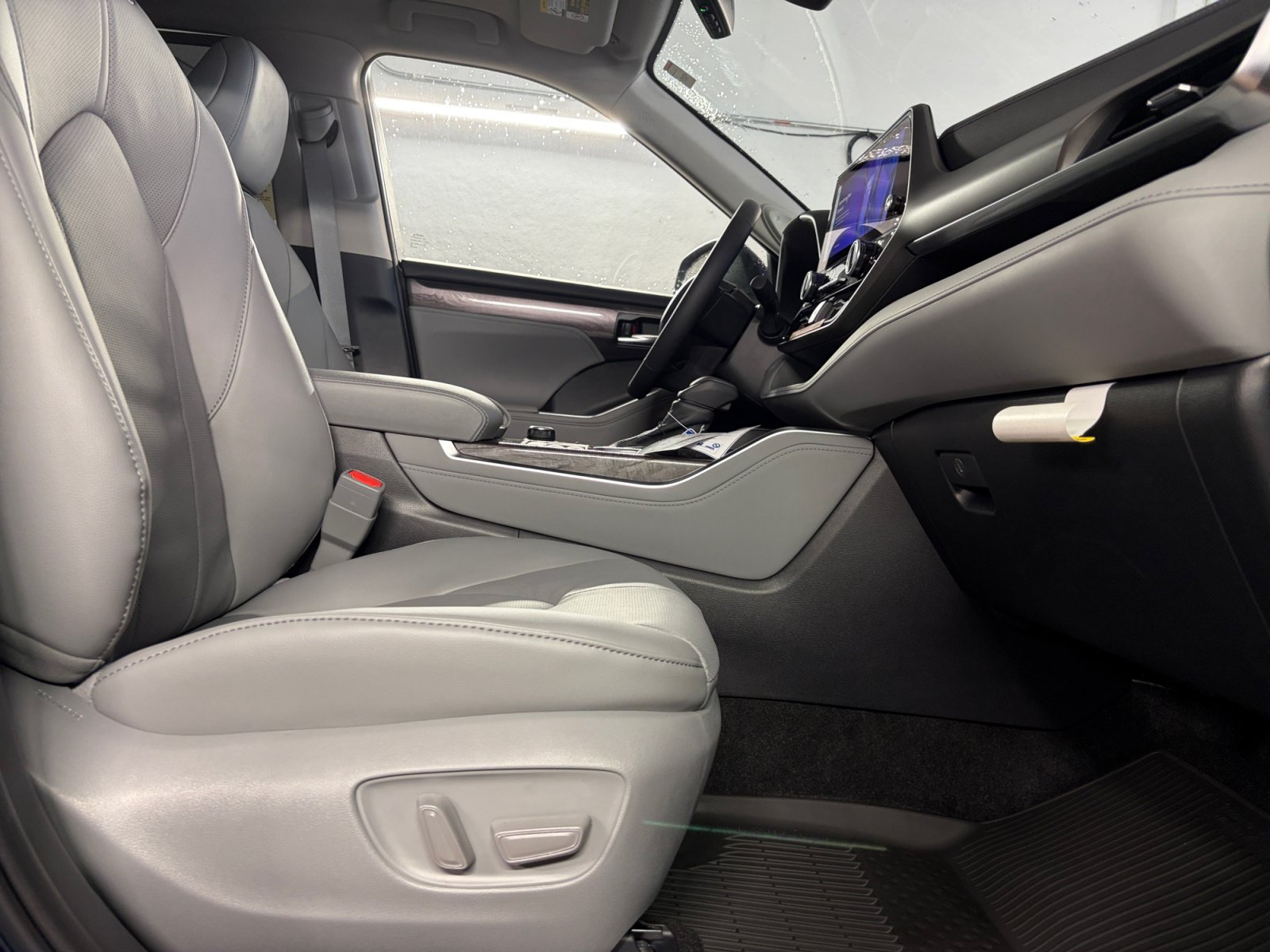 New 2026 Toyota Highlander Limited AWD/4WD image 19