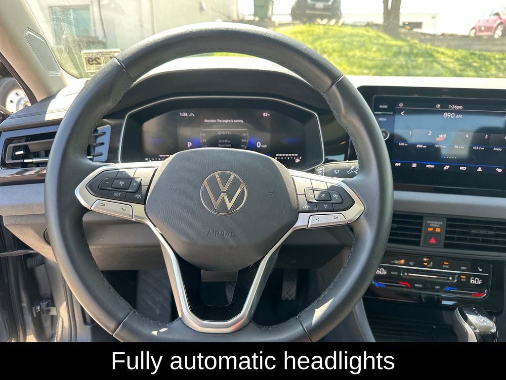 Used 2025 Volkswagen Jetta SE FWD image 13