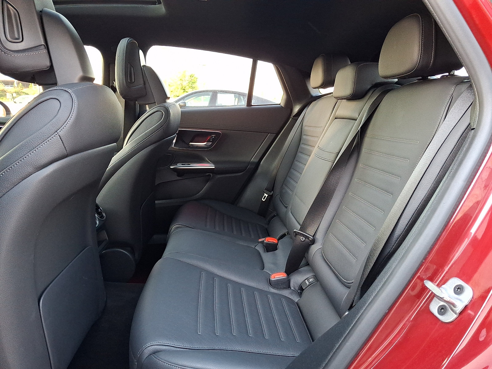 Used 2024 Mercedes-Benz GLC 300 4MATIC image 10