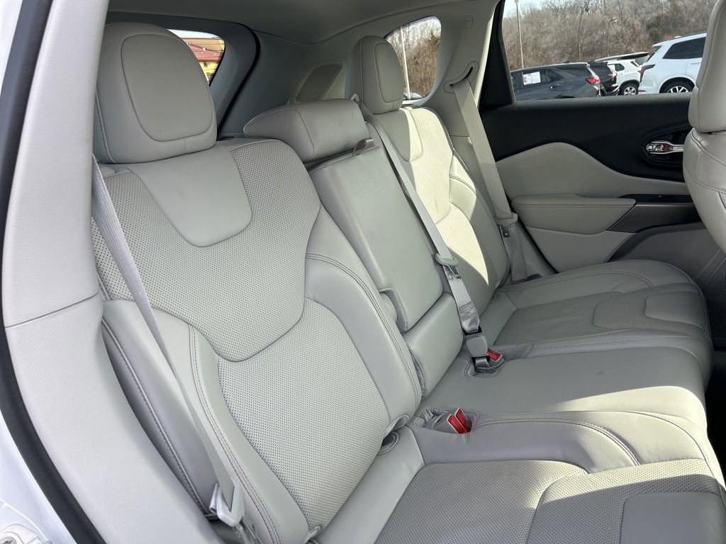 Used 2021 Jeep Cherokee Latitude Lux w/ Comfort/Convenience Group image 34