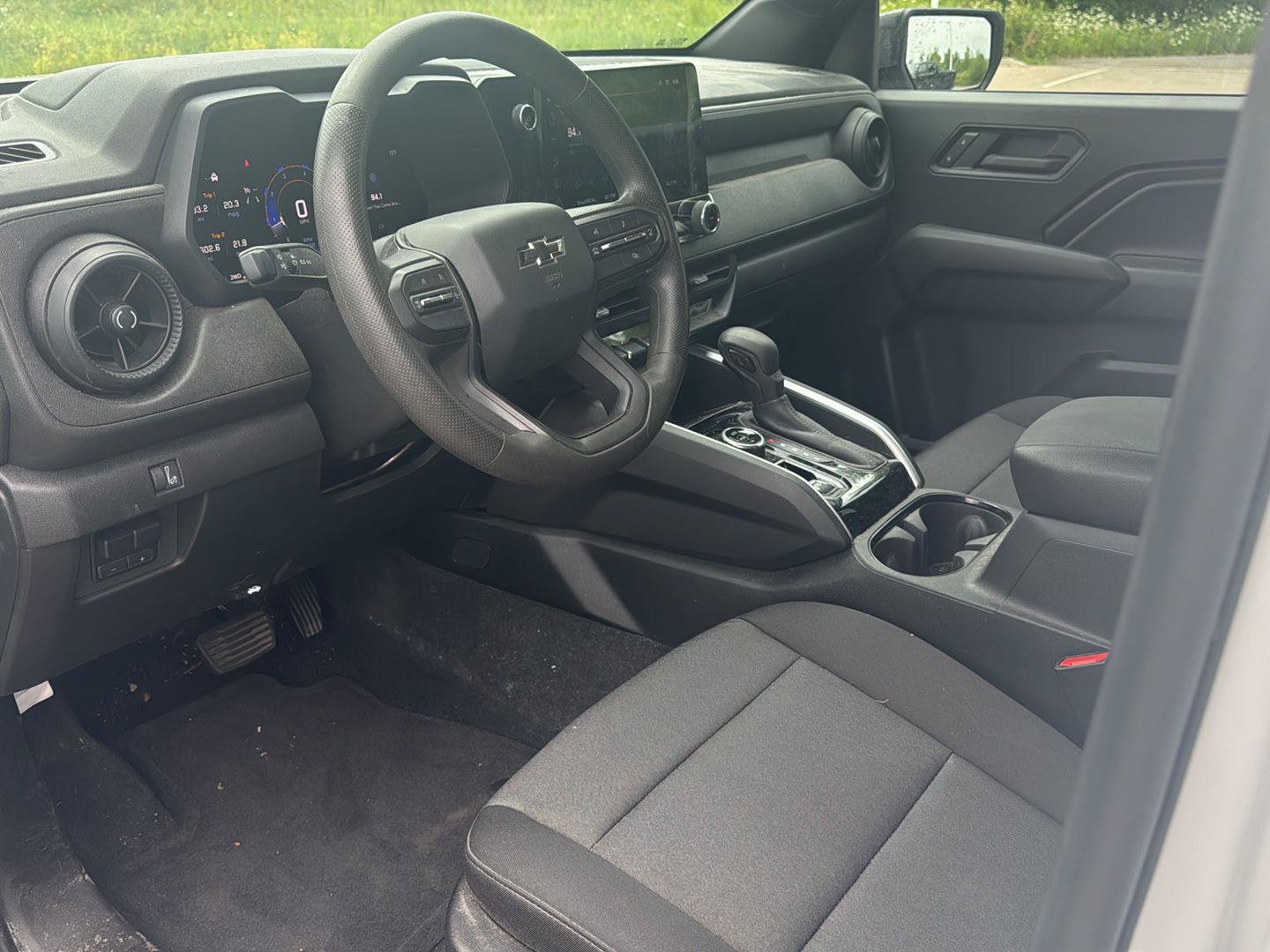 Used 2024 Chevrolet Colorado Trail Boss w/ Advanced Trailering Package AWD/4WD image 11