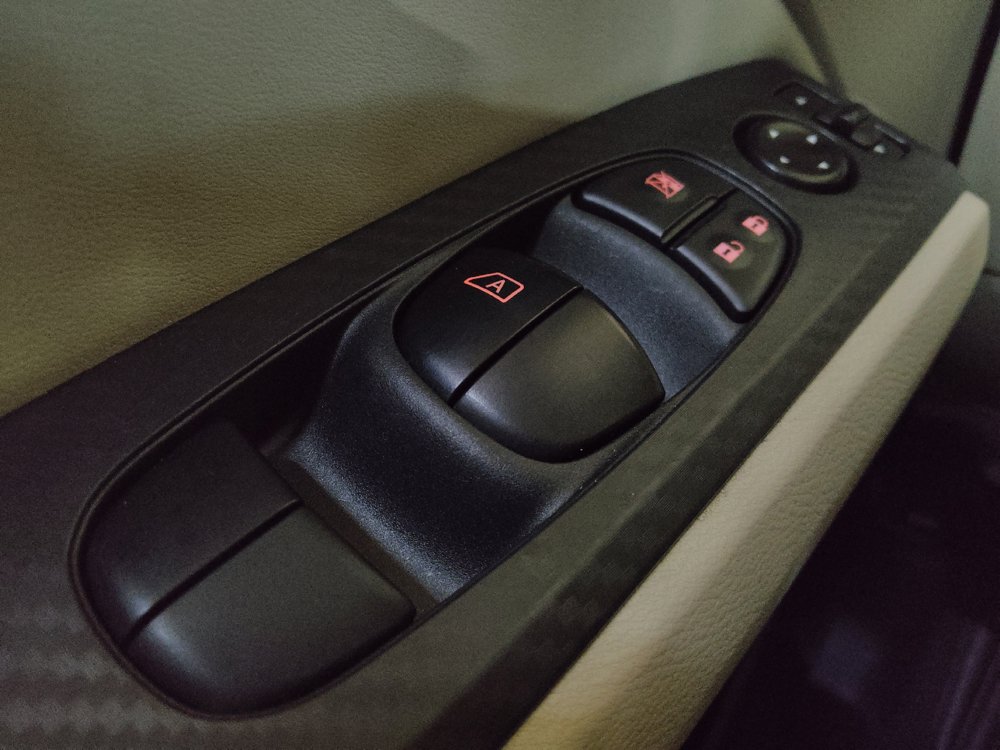 Used 2025 Nissan Altima 2.5 SV FWD image 27