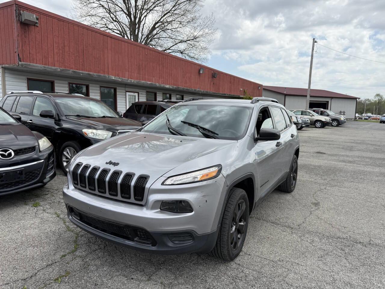 Used 2017 Jeep Cherokee Sport image 2