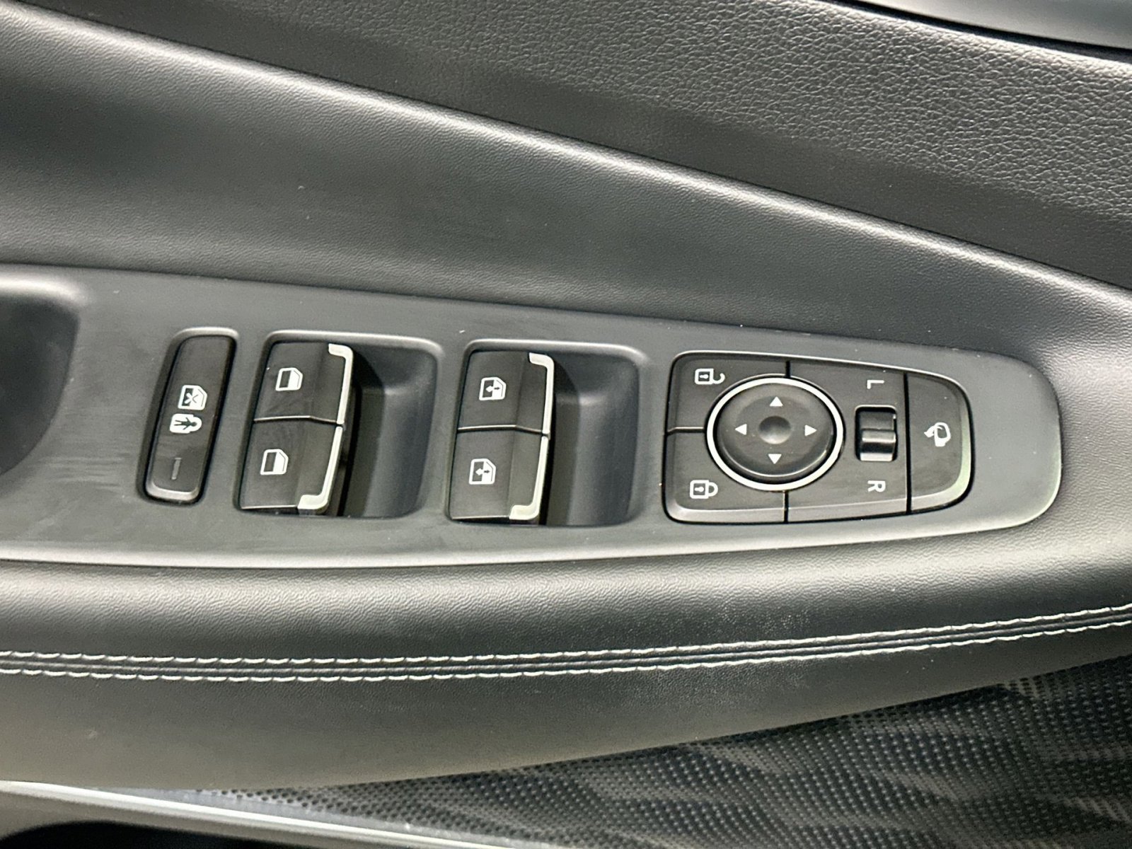 Used 2022 Hyundai Santa Fe Limited image 16