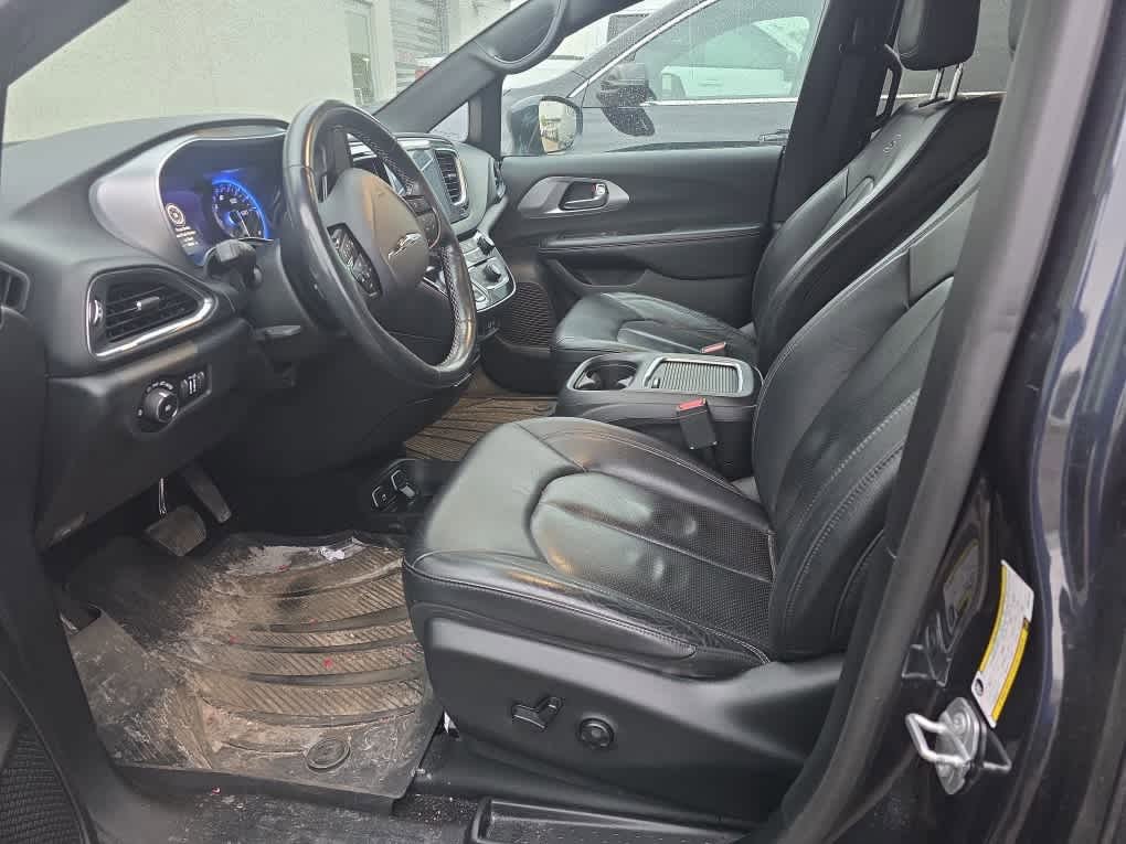Used 2019 Chrysler Pacifica Touring-L Plus w/ Advanced Safetytec Group FWD image 5