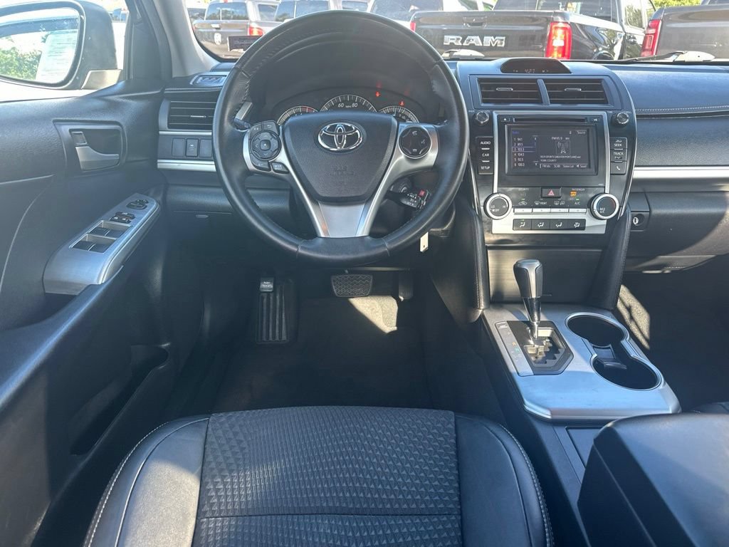 Used 2014 Toyota Camry SE w/ Moonroof Package FWD image 19