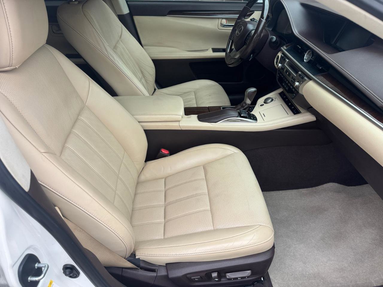 Used 2017 Lexus ES 350 w/ Luxury Package FWD image 13