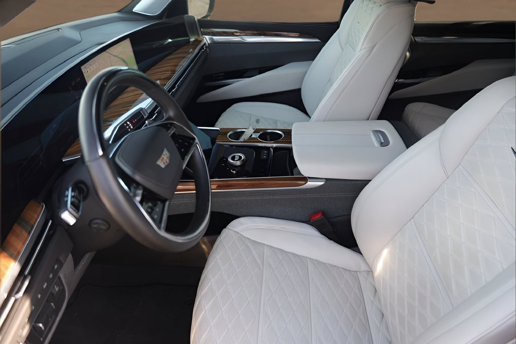 Certified 2025 Cadillac Escalade ESV Premium Luxury Platinum AWD/4WD image 10