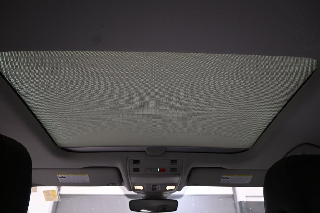 Used 2023 Volkswagen Jetta SE w/ Panoramic Sunroof Package FWD image 18