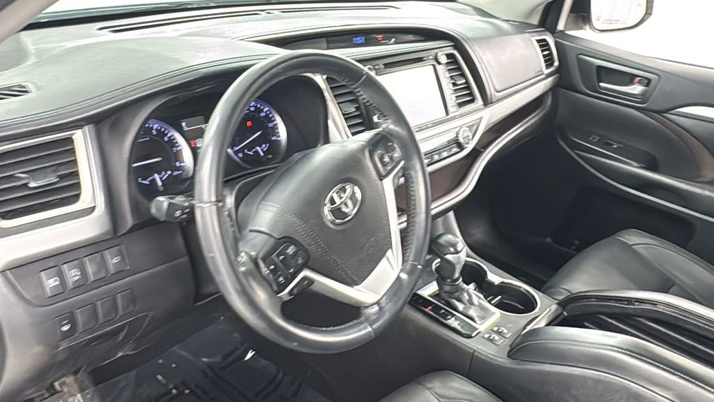 Used 2018 Toyota Highlander XLE image 35