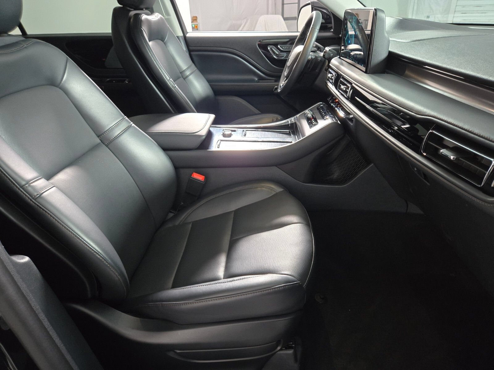 New 2026 Lincoln Aviator AWD image 20