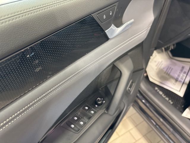 New 2026 Volkswagen Tiguan SE R-Line image 7