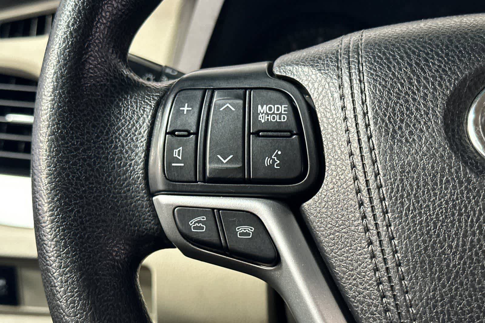 Used 2017 Toyota Sienna LE image 29