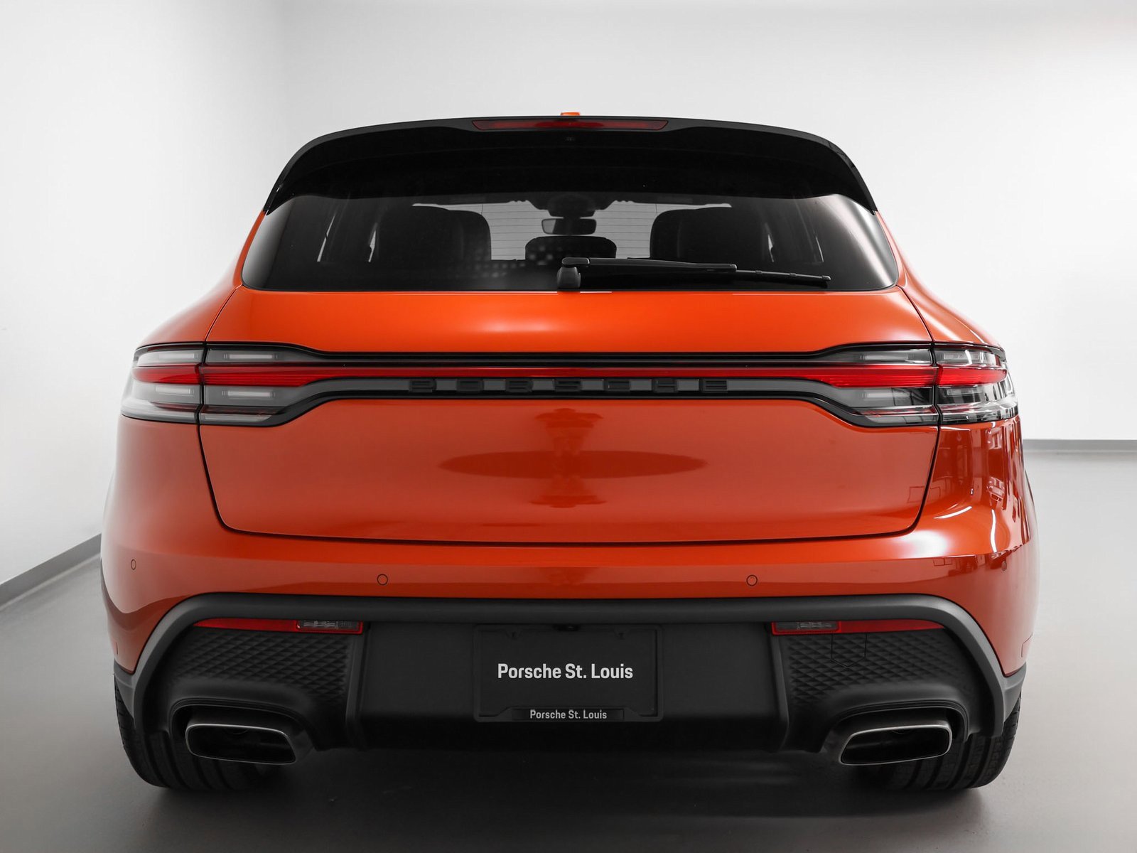 Certified 2025 Porsche Macan image 11