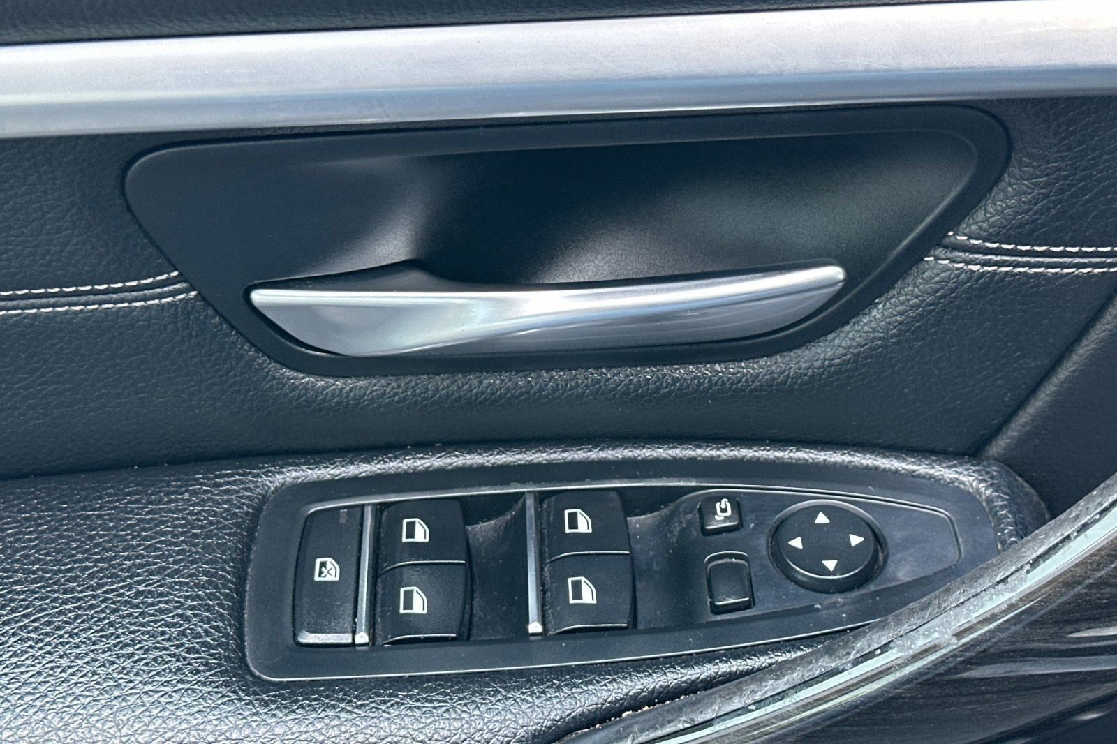 Used 2018 BMW 340i Sedan w/ Premium Package image 13