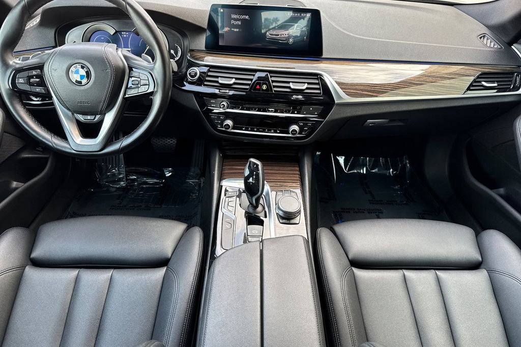Used 2019 BMW 530e w/ Convenience Package image 4