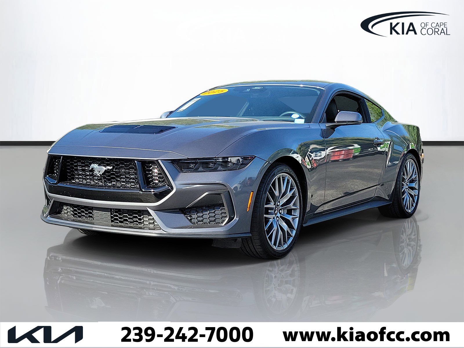 Used 2025 Ford Mustang GT Premium RWD image 3