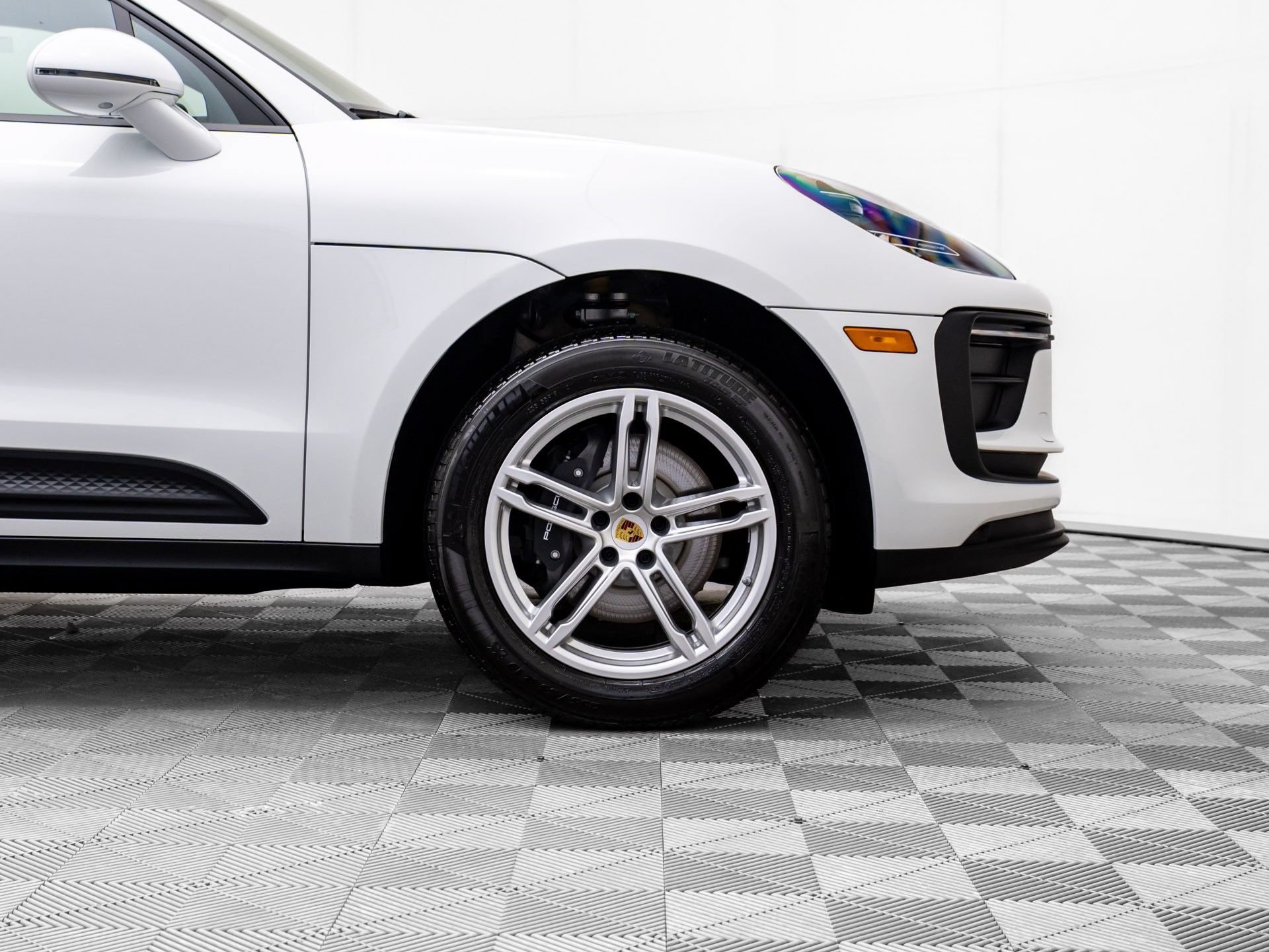 Certified 2026 Porsche Macan AWD/4WD image 33