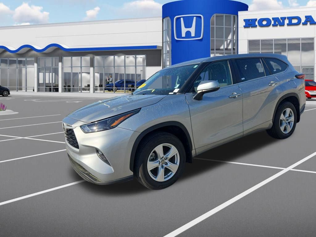 Used 2024 Toyota Highlander LE image 7