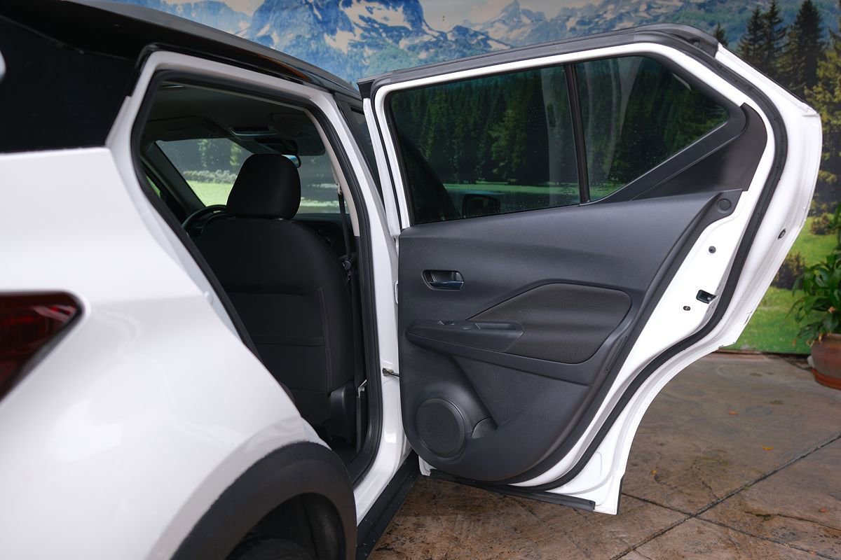 Used 2022 Nissan Kicks SV image 27
