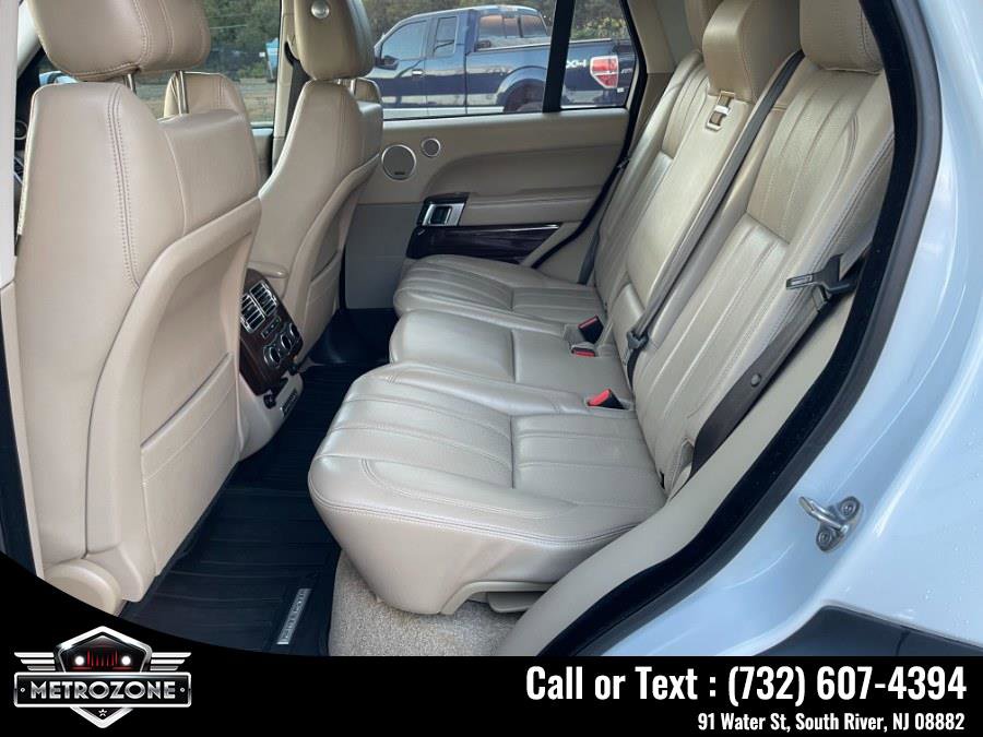 Used 2016 Land Rover Range Rover HSE image 21