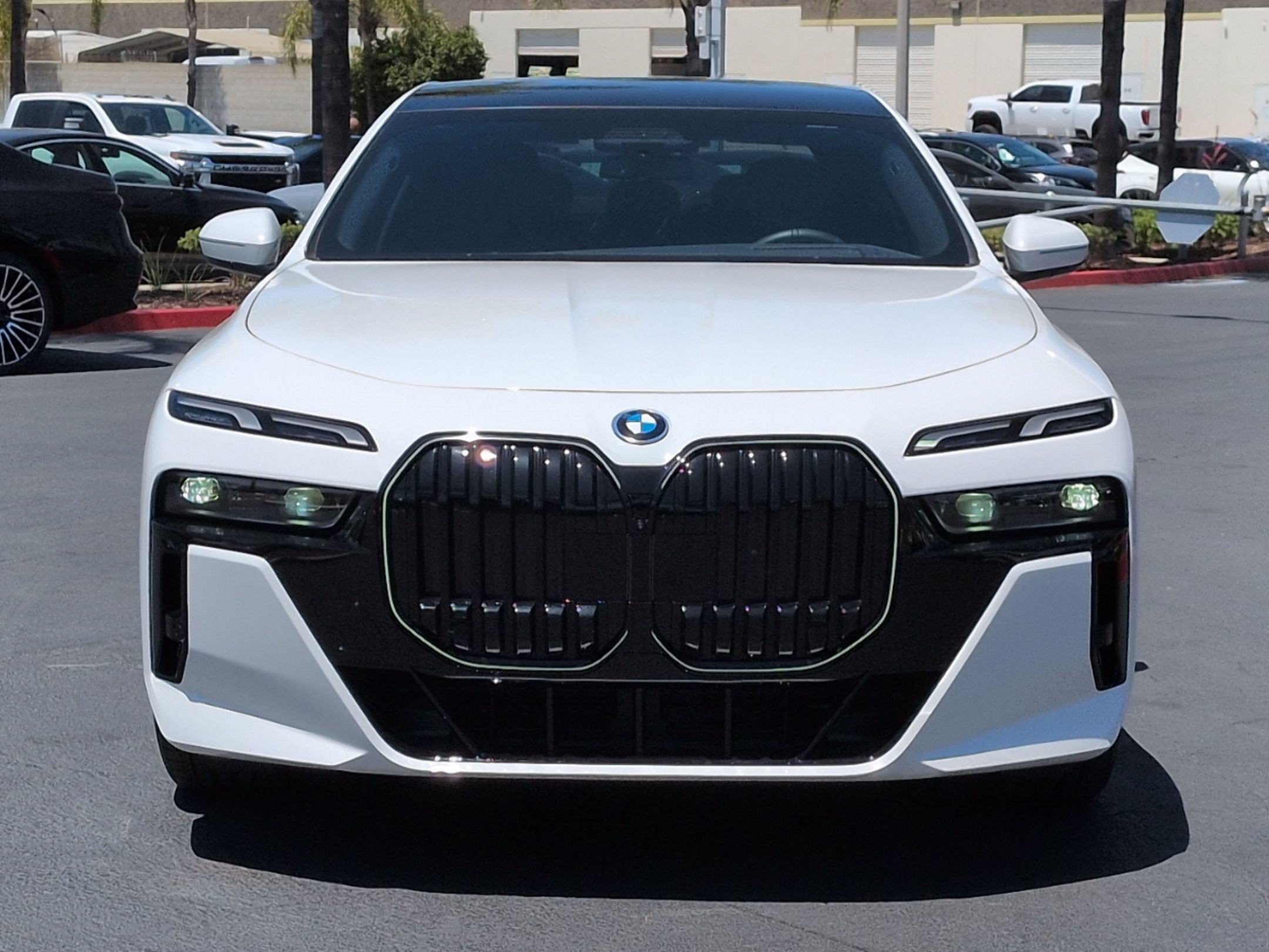 Certified 2025 BMW i7 xDrive60 AWD/4WD image 3