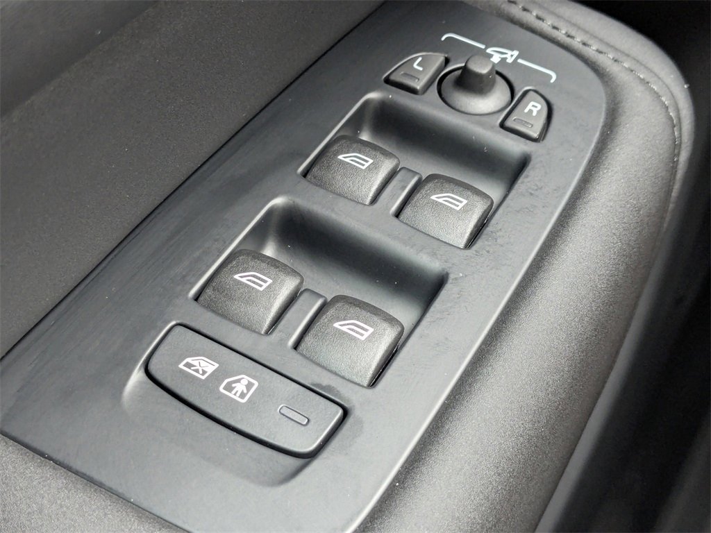 New 2026 Volvo XC60 B5 Core image 25