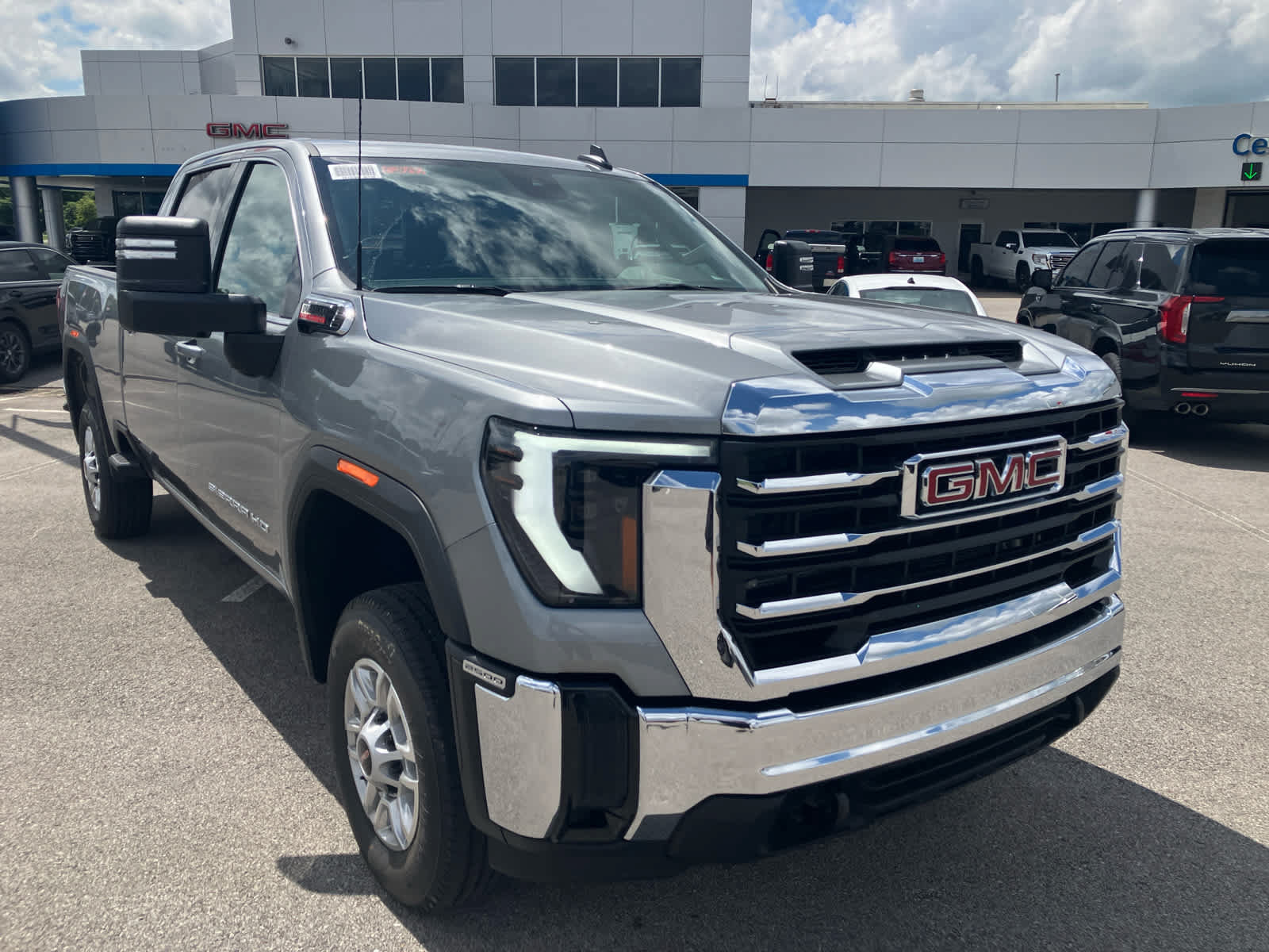 New 2026 GMC Sierra 2500 SLE AWD/4WD image 1