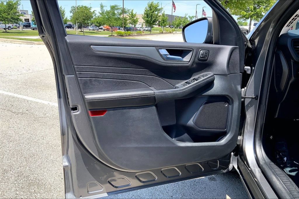 Used 2022 Ford Escape Titanium w/ Class II Trailer Tow Package AWD/4WD image 23
