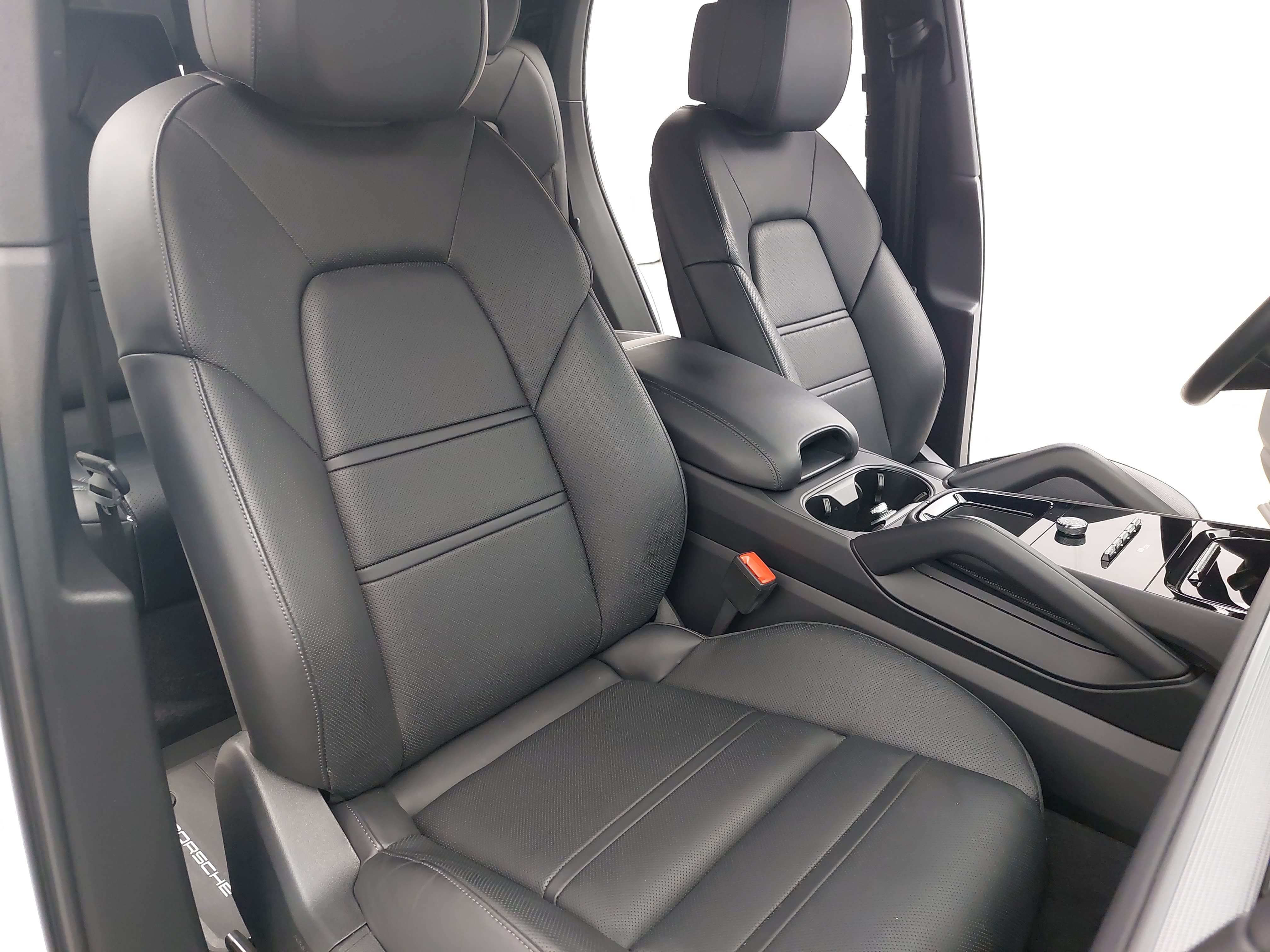 Certified 2024 Porsche Cayenne Coupe AWD/4WD image 12