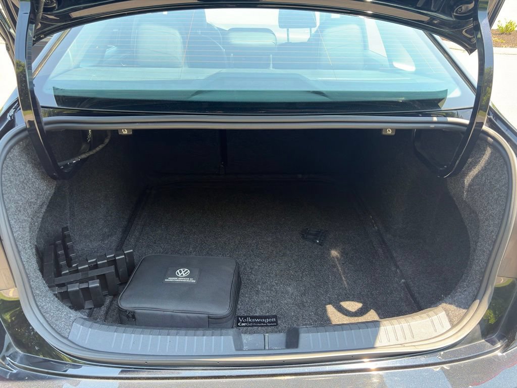 Used 2024 Volkswagen Jetta SE FWD image 19