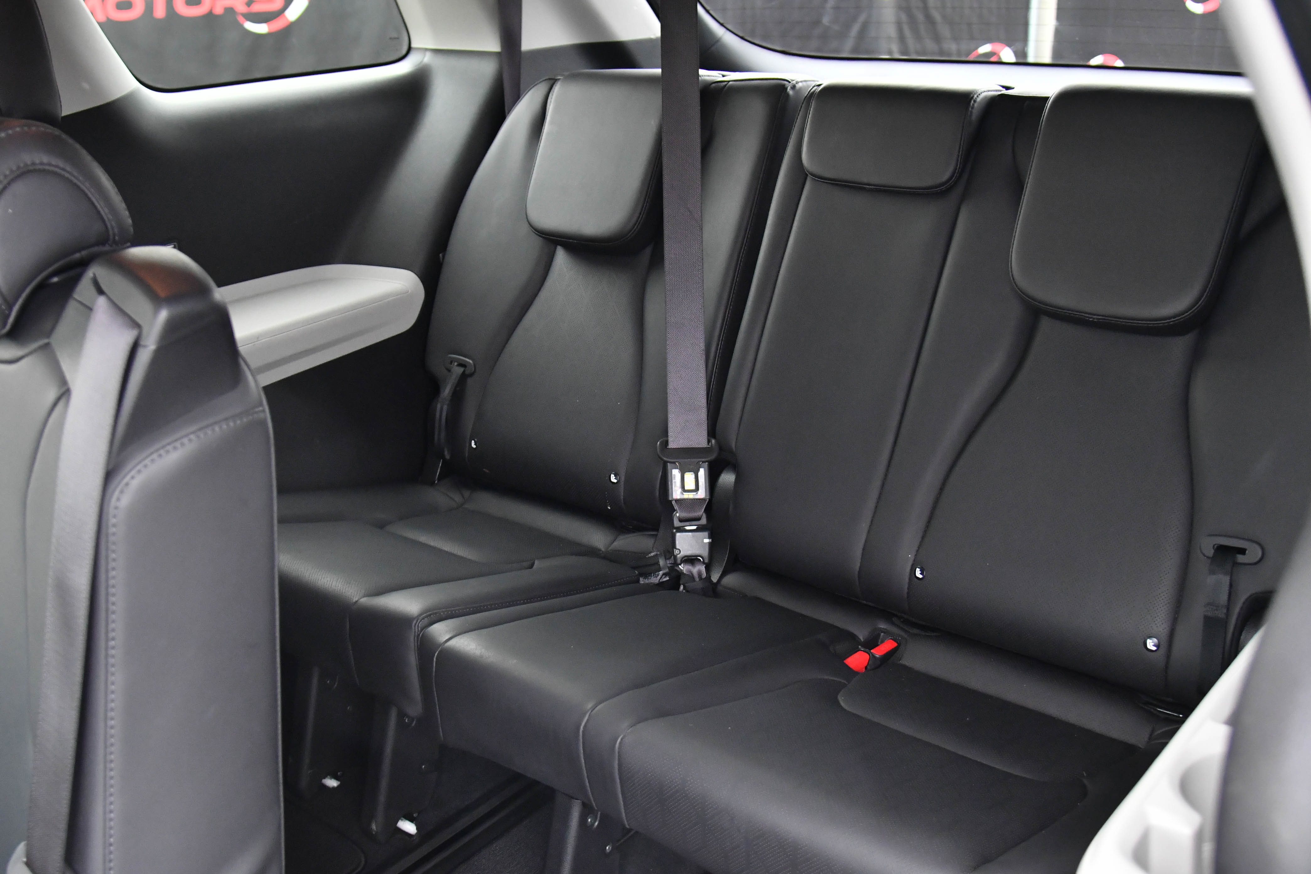 Used 2024 Kia Carnival LX image 36