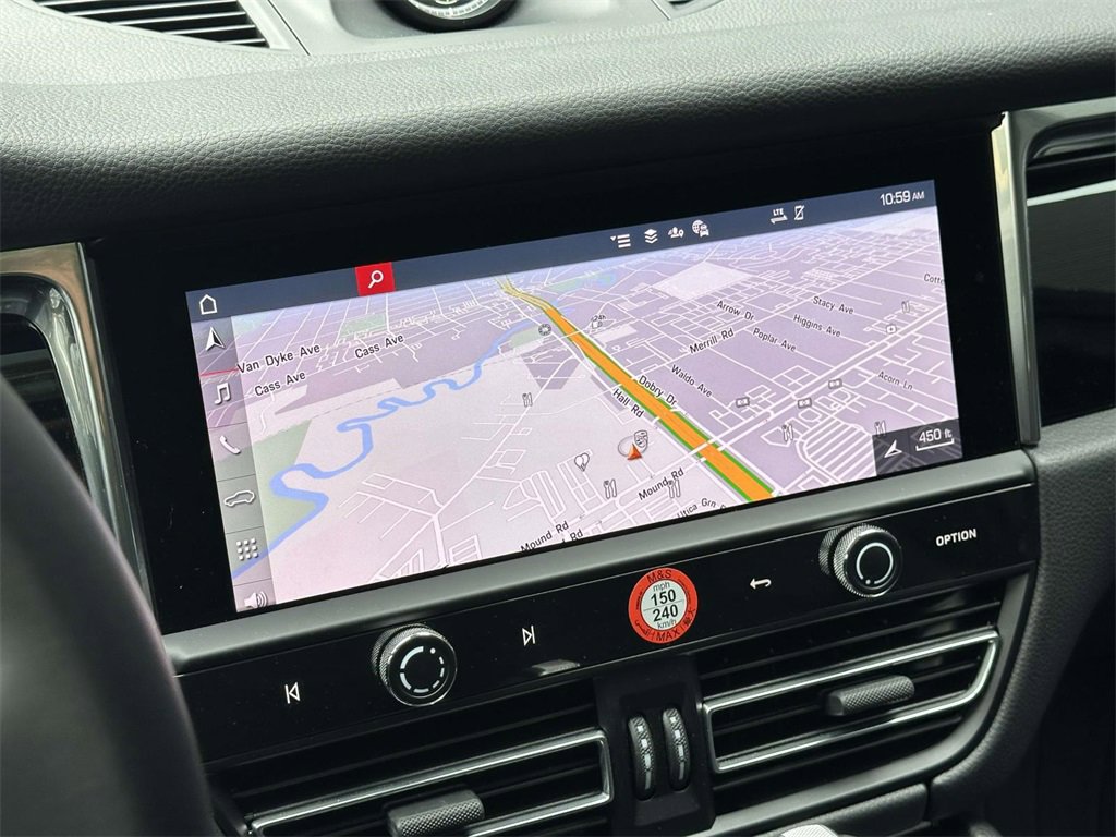 Certified 2025 Porsche Macan image 25